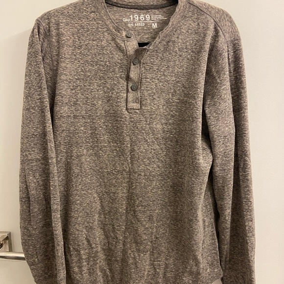 GAP Henley Long Sleeve - Picture 1 of 4